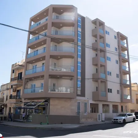 Cerviola Etrin Court شقة *