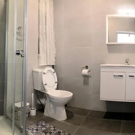 Cerviola Etrin Court *