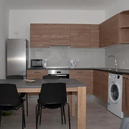 Cerviola Etrin Court * Marsaskala