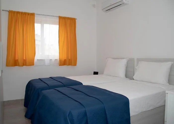 Apartman Cerviola Etrin Court *